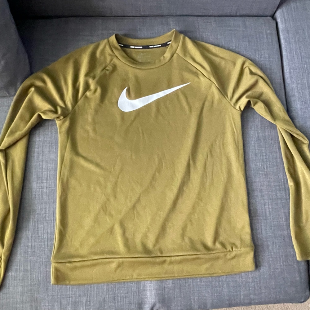 nike long sleeve athletic shirt